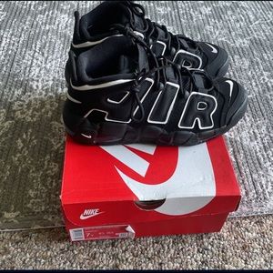 Nike Youth Uptempo black and white size 7
